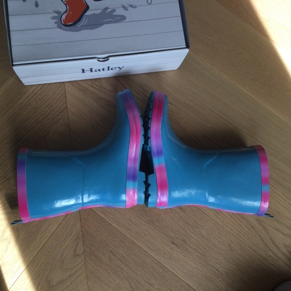 Hatley Girl's Fun Hearts Shiny Rain Boots Aqua and pink - Picture 5 of 9